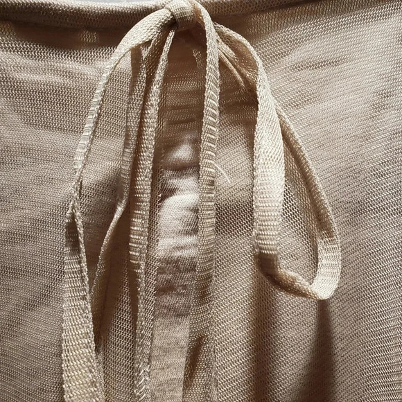 (1)Logo Lavish Tan Floral Embroidered Mesh,Knit Flowy top US L - Picture 4 of 4